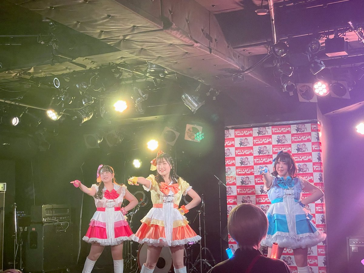 anison_undo's tweet photo. 11. Aqhones〜にねんせい〜
MC無しノンストップステージ💡
決めたよHand in Handや恋アクなどでフロアを盛り上げます✨
傘を使ってのパフォーマンスも超可愛い👏
#アニウン https://t.co/kEGOGBNcqX