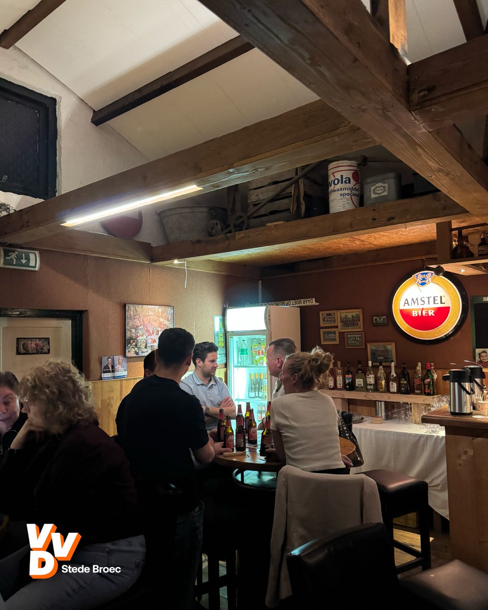 JoeyLeeuwinga's tweet photo. Gisteren sloten we samen een intensieve en mooie verkiezingsperiode af met een gezellige avond 🎉

Dank aan iedereen die erbij was en op naar de volgende stappen! 💪

@VVDStedeBroec https://t.co/FQXAo1hzeA