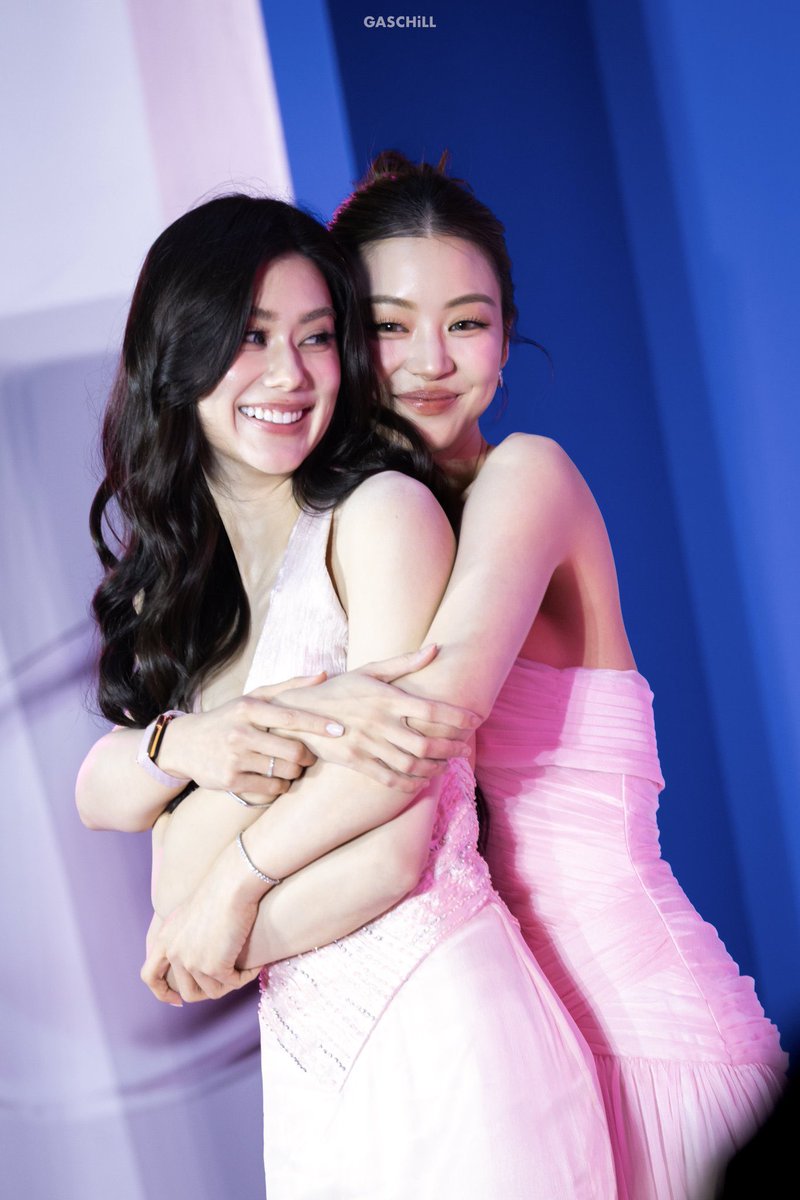 4ngel0nEarth's tweet photo. When Lena said, “Miu is my second home..” yesterday, you can really see that she meant it ☺️

LENAMIU VASELINE GLUTA HYA 
#VaselinexLenaMiu
#LenaMiu #ลีน่าหมิว https://t.co/3nRfgJZtSd