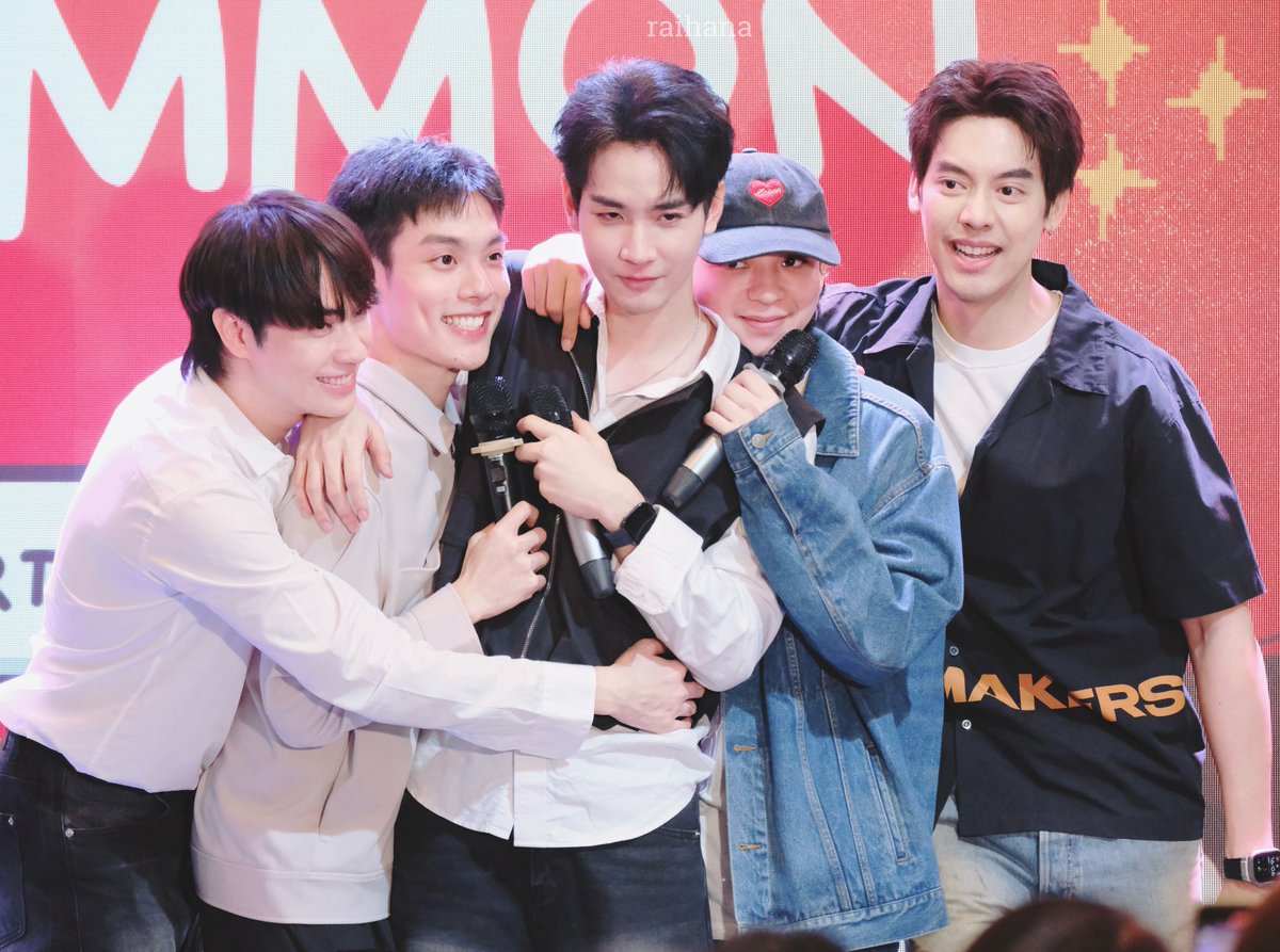 raihannuy1's tweet photo. SBFIVE คือครอบครัวที่อบอุ่นที่สุด ทุกคนยังเหมือนเดิม

#KIMMONBirthdayParty 
#ขุณขิมมอญ 
#TaeDarvid 
#TEeThanapon 
#CTRPANUWAT 
#บาสเด็กอ้วนที่แท้จริง 
#SBFIVE https://t.co/MimgkAxWvt