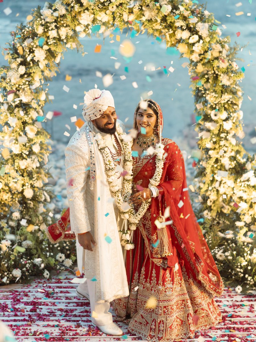 RAJAT DALAL GOT MARRIED!

>so she was in the locket he had in biggboss