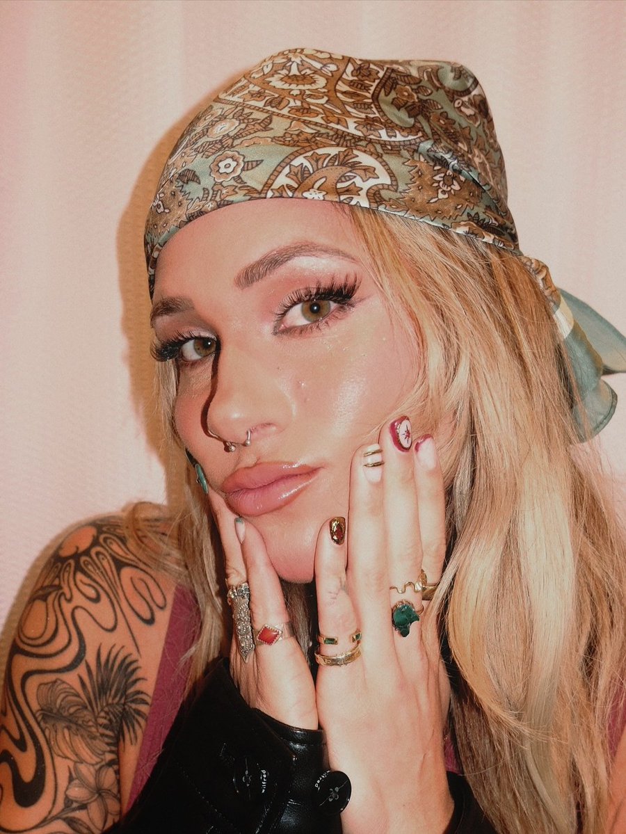 𝕼𝖚𝖊𝖊𝖓 𝕾𝖑𝖆𝖞𝖊𝖗 tweet media