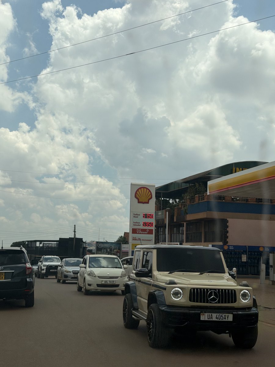 Armstrong tweet media