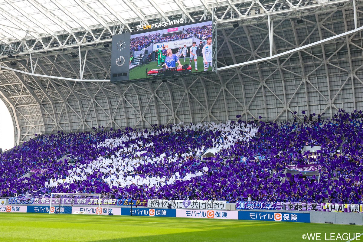 SoccerKingJP's tweet photo. 💜取材記事🗽
1万7000人に勝利届けた広島、目指すはより上へ「WEリーグや女子サッカーをもっと引っ張っていけるように」
https://t.co/ZNVzk8QlV2

🗣️編集部より
「湊昂大さん（@makooota）による記事です。“自由すぎる女王の大祭典2025/26”として開催された一戦で見事勝利を飾りました」 https://t.co/E4Odp9GknG
