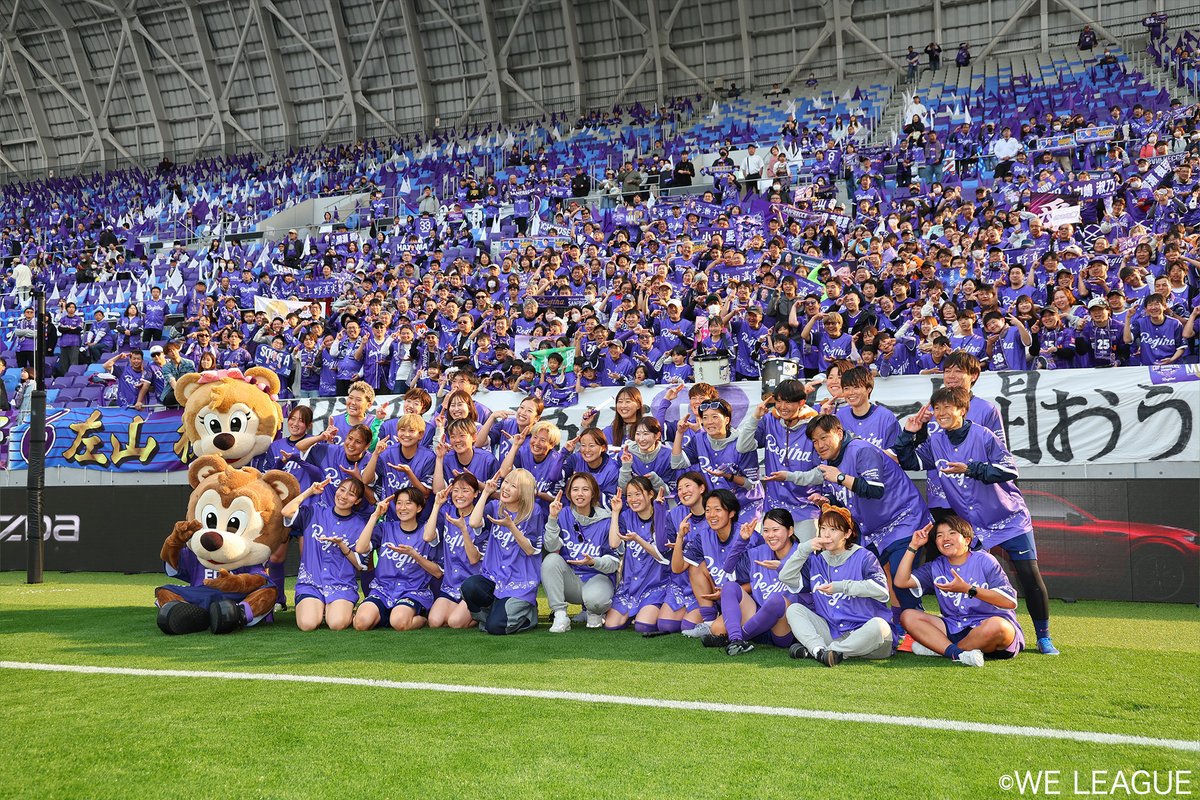 SoccerKingJP's tweet photo. 💜取材記事🗽
1万7000人に勝利届けた広島、目指すはより上へ「WEリーグや女子サッカーをもっと引っ張っていけるように」
https://t.co/ZNVzk8QlV2

🗣️編集部より
「湊昂大さん（@makooota）による記事です。“自由すぎる女王の大祭典2025/26”として開催された一戦で見事勝利を飾りました」 https://t.co/E4Odp9GknG