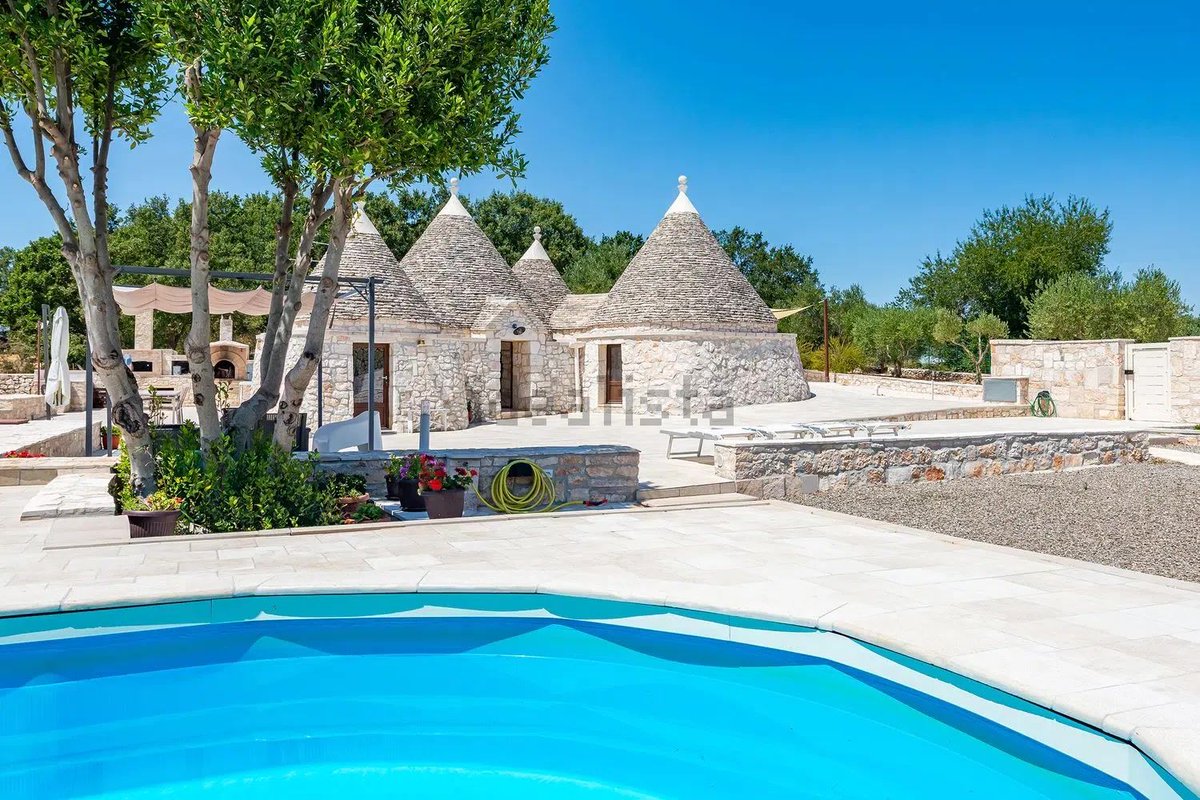 The Italian Exit tweet media