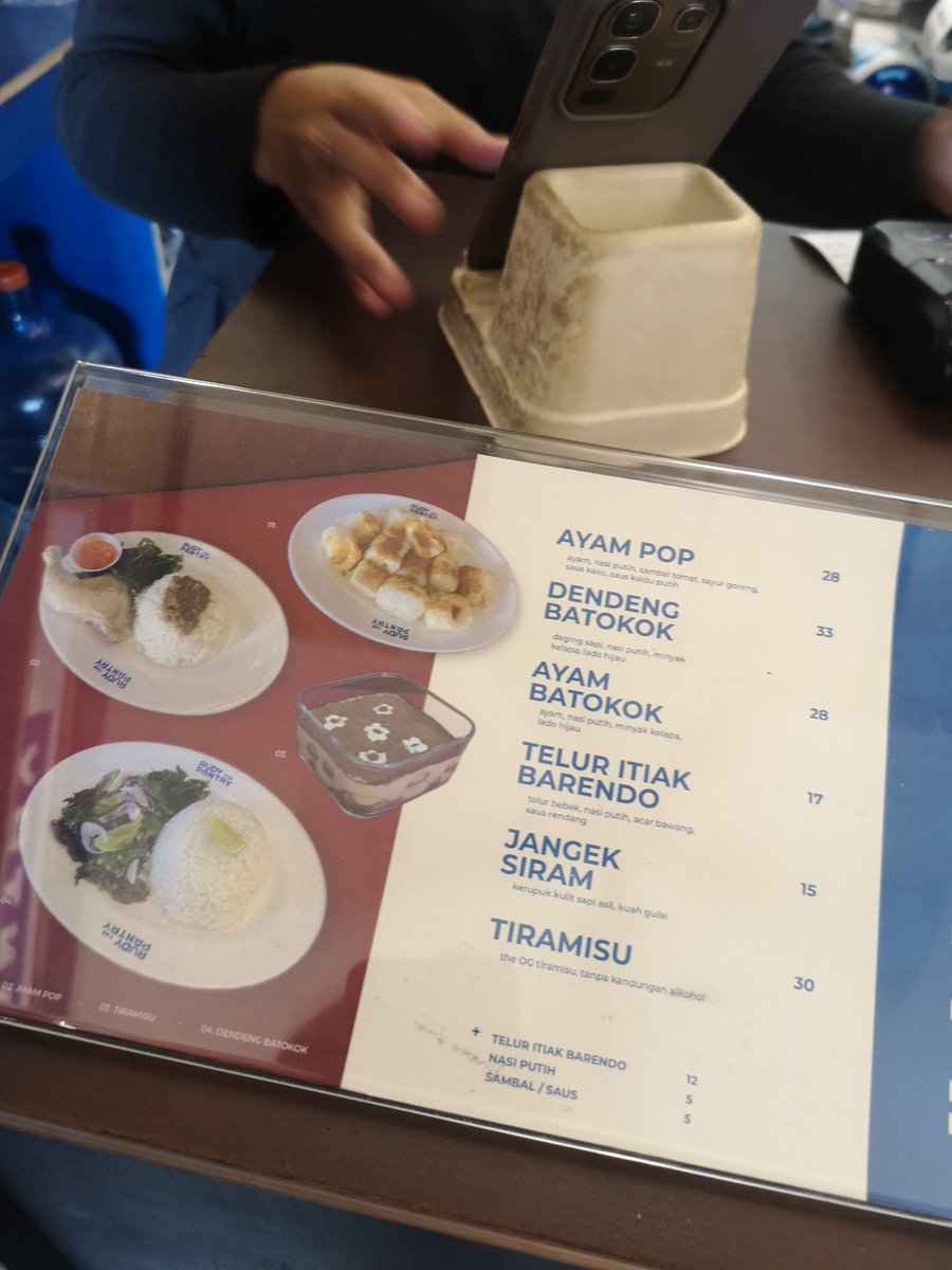 jogjamakanterus's tweet photo. Entah kenapa pengen ke Rudy The Pantry. Lokasinya ada di benteng kraton bagian timur, deket sama plengkung Madyasura.

Bentuknya kayak kedai kopi, kecil, tapi jualannya masakan padang. What a wow. https://t.co/vLI1rtm9MM