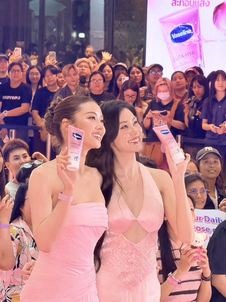 VaselineThailand tweet media