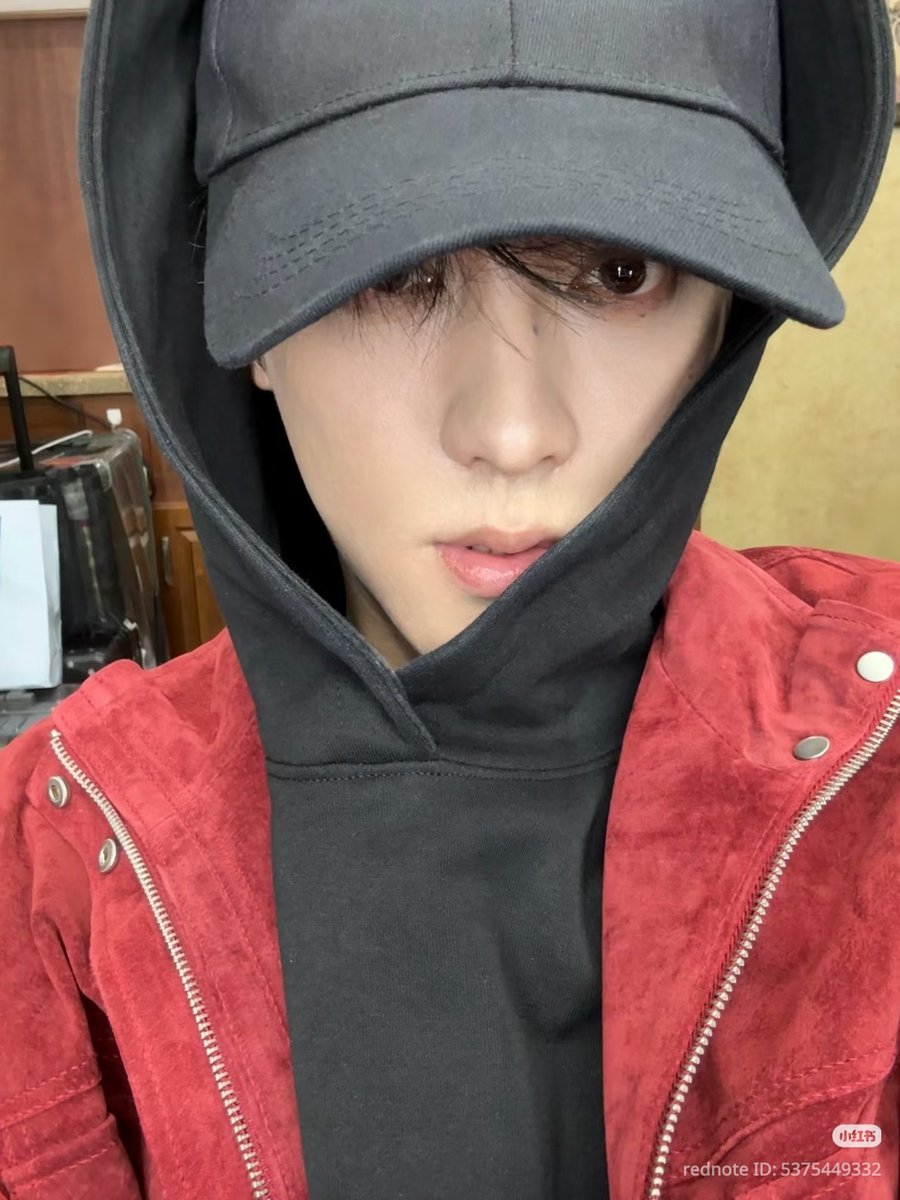 Xuyu's nose boops (Zhi) tweet media