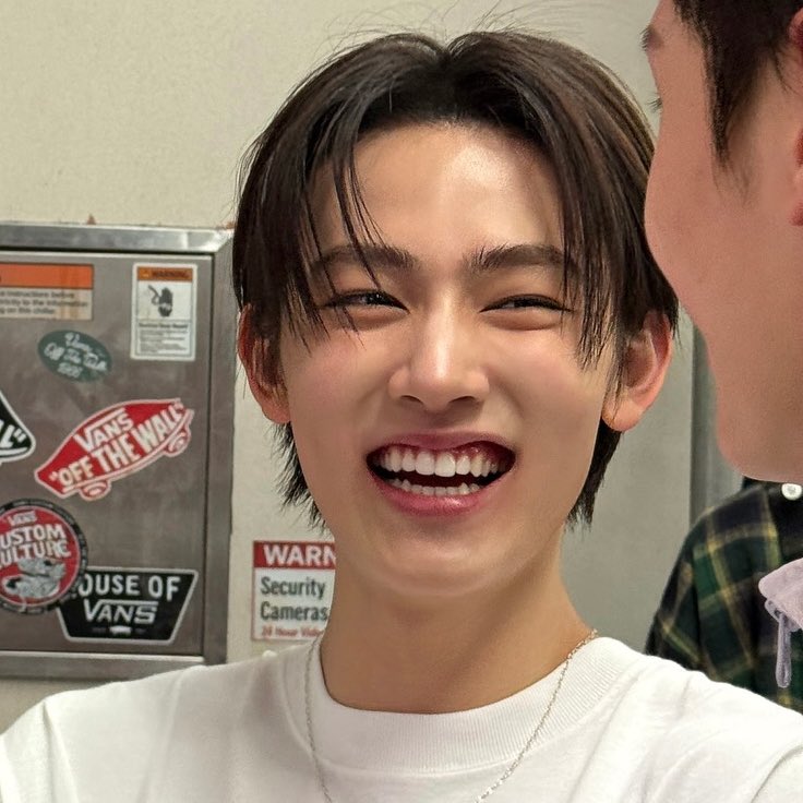 maiu ✰ tweet media