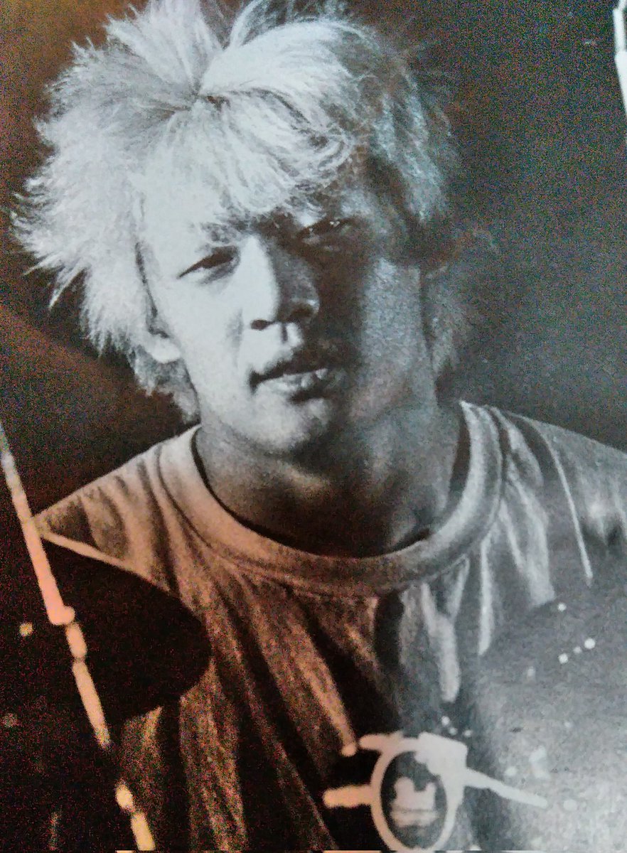 佐藤シンイチロウさんは『KENZI&amp;THE TRIPS』
『THE Pillows』
『The ピーズ』
私の大好きなバンドのかっこいいドラマーでした。
ご冥福をお祈り致します。