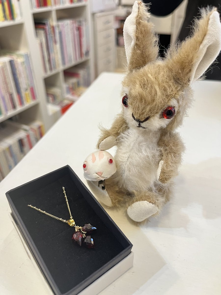 ツバメと万年筆。 tweet media