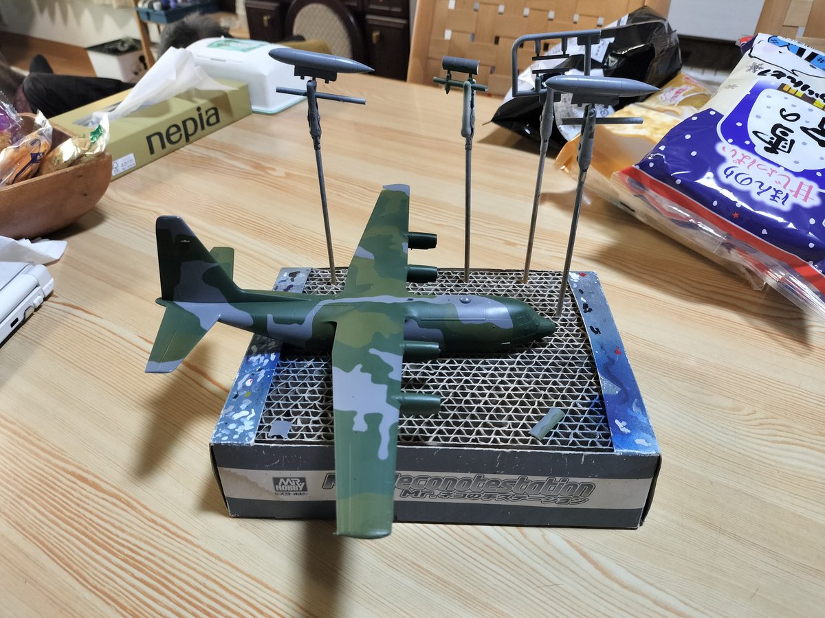 ひとまず基本塗装終わったけど、塗り残しやマスク漏れがあるから修正しないと
主脚格納庫はほぼ一発でいけた
#旅客機プラモ