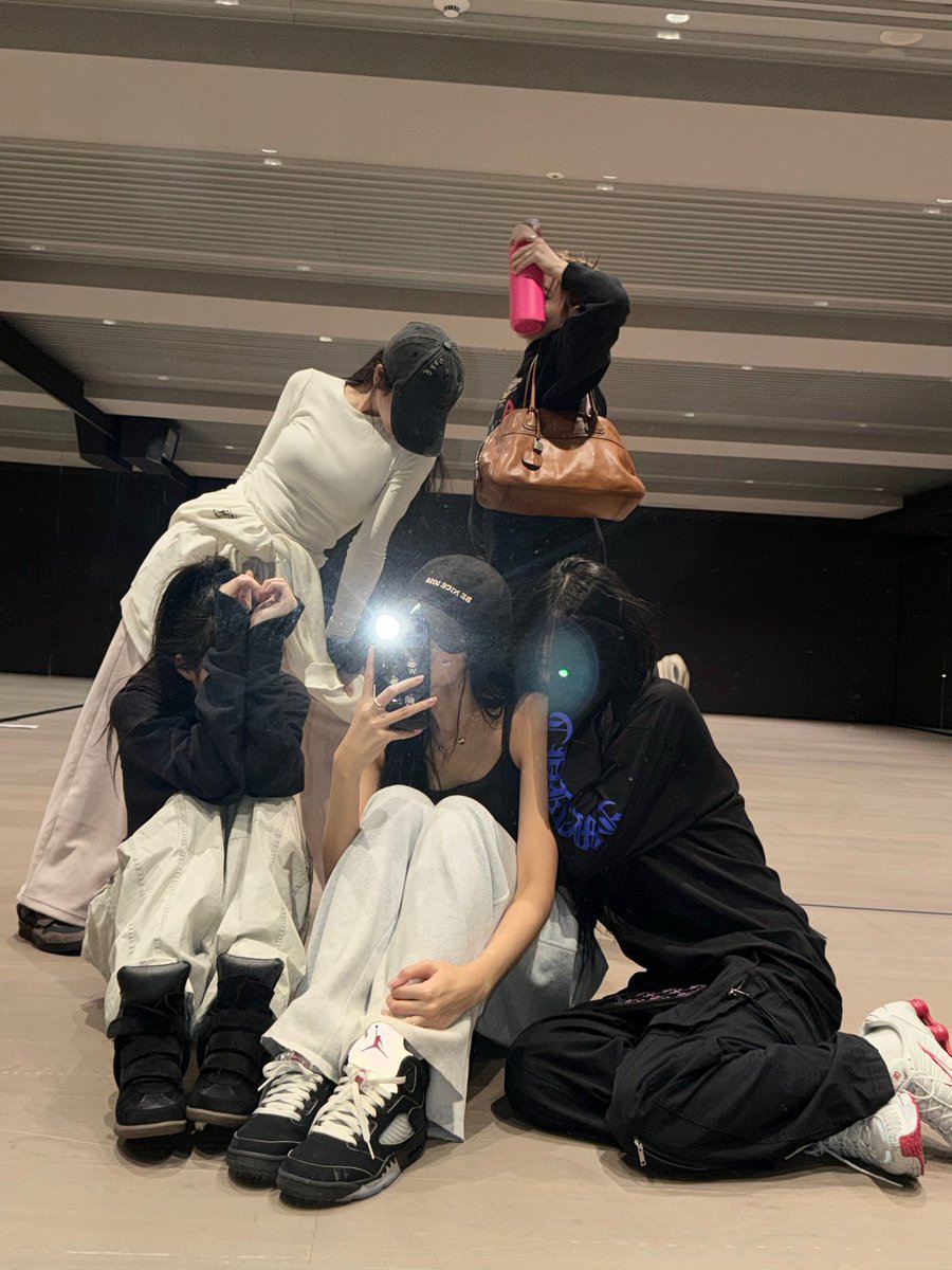 🐈‍⬛ tweet media