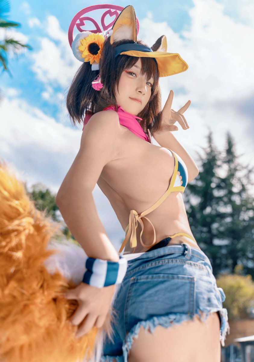 「ニン～ニン！水着イズナ参上
——🦊💦」

ブルーアーカイブ
久田イズナ
コスプレ/cosplay