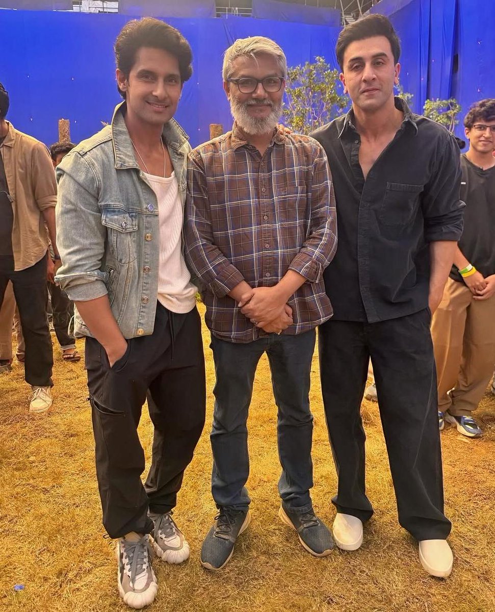 4 days to go for biggest and most beautiful teaser to come 🏹
 #ravidubey #ranbirkapoor #niteshtiwari