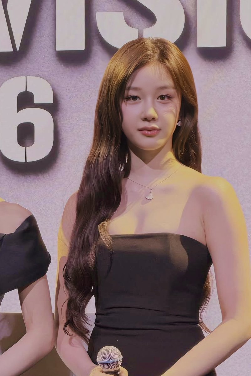 chris tweet media