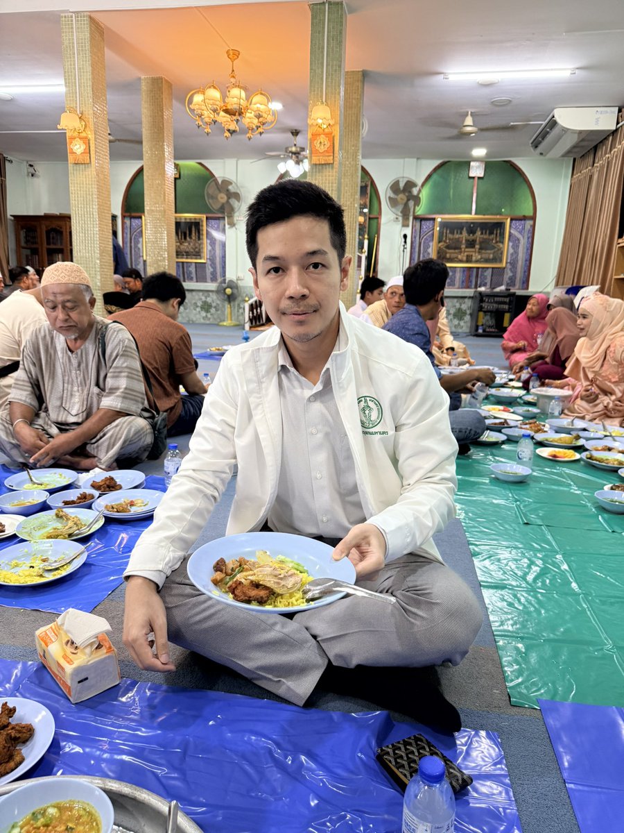 วันนี้เป็นอีกหนึ่งวันที่ได้ลงพื้นที่ตั้งแต่เช้าจนถึงเย็นครับ 🙏

เริ่มต้นวันด้วยการไปร่วมงานบวช🙇🏻

✅ ก่อนจะไปเยี่ยมชุมชน📌ซอยสองพระ
ที่มีโครงการ “ตัดผมฟรี” โดยโรงเรียนฝึกอาชีพบางรัก ✂️

✅ จากนั้นไปร่วมงานทำบุญประจำปี📌ซอยสันติภาพ 1
✅ และปิดท้ายวันด้วยการร่วมแสดงความยินดี