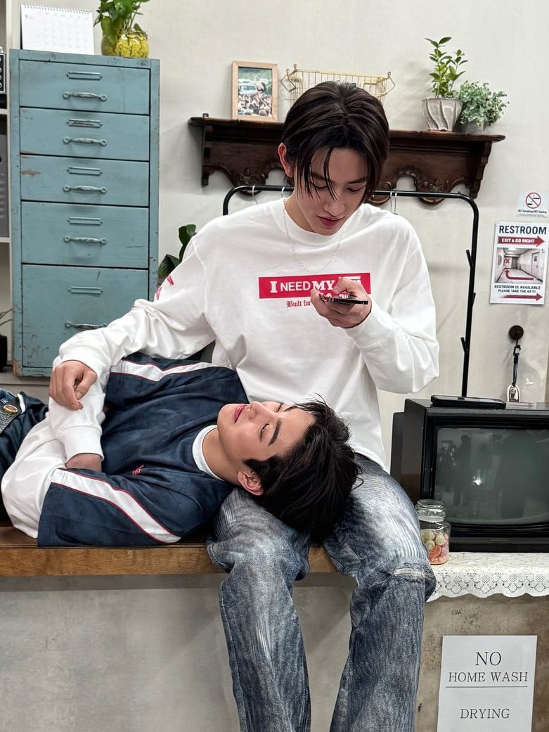 keontinz's tweet image. debt collector kalah sama gue soal tagih menagih @ seonghyeon DEK SMS FOTO INI AYO CEPAT KUMPULIN PR