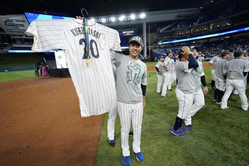 カープねこ tweet media