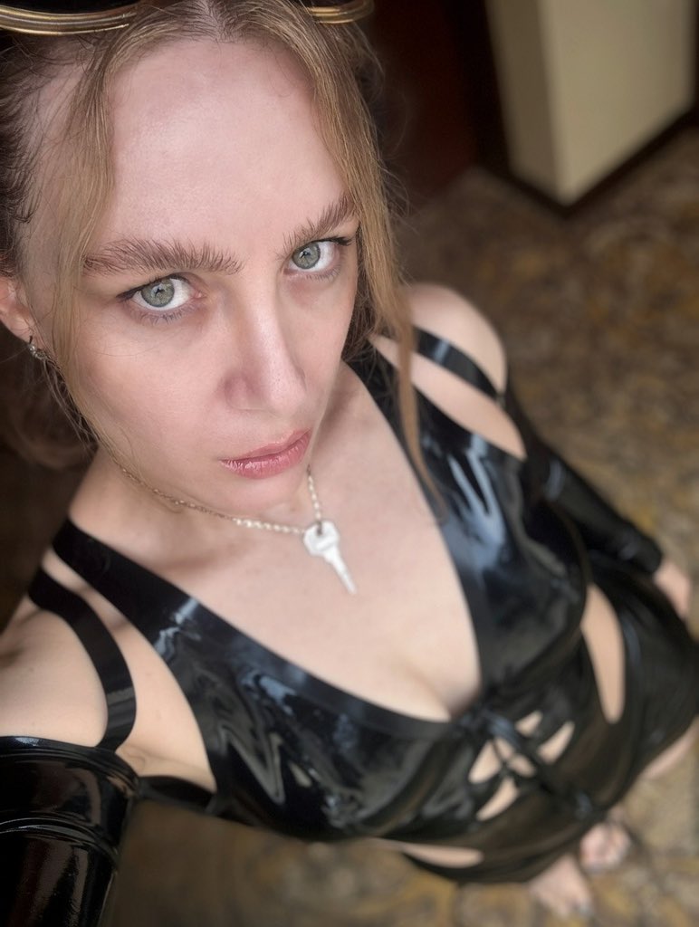 GODDESS ROXANNE tweet media