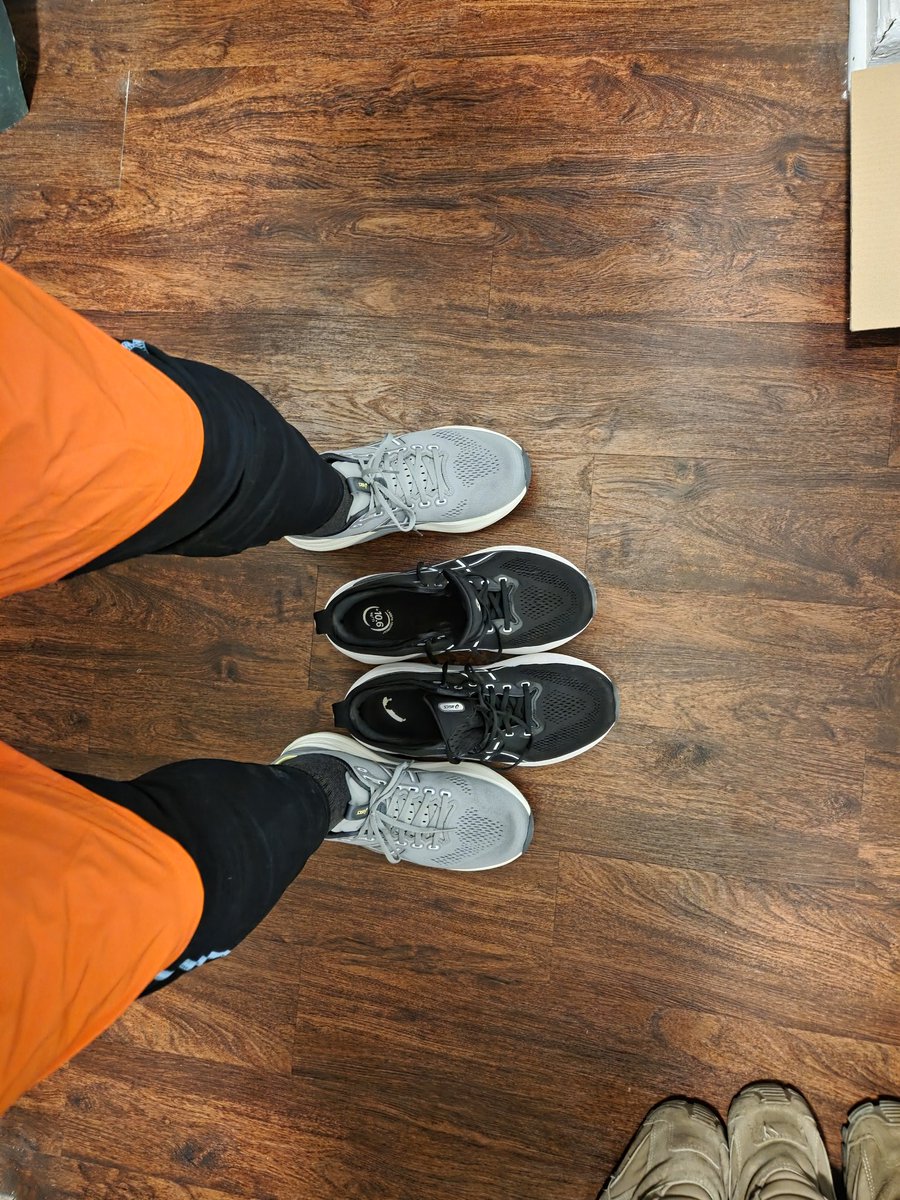 Two Hands and a Foot tweet media