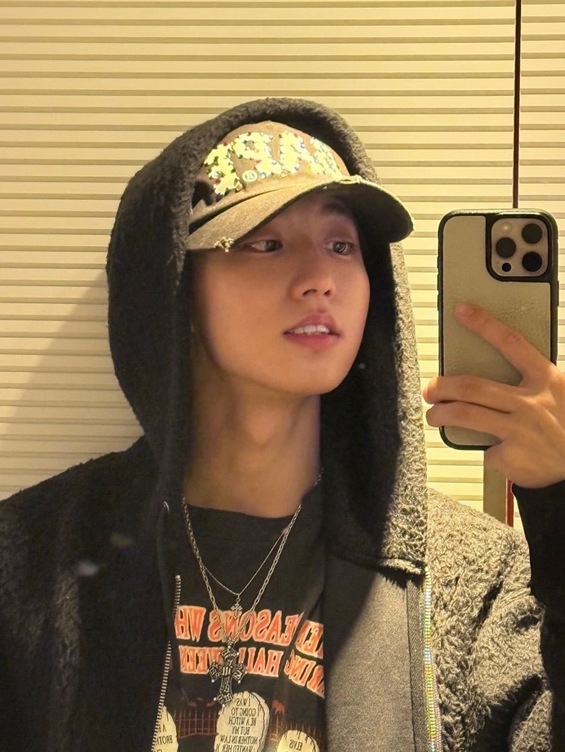 Base umum bisa follow @cornerfess tweet media