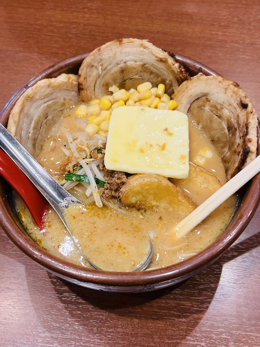 LoveMachine_HD's tweet photo. 親父と昼飯2人で味噌ラーメン食うた❗️
味噌ラーメンたぶん10年ぶりぐらい、、、
福岡に越してから豚骨ばかりやったけど、たまには良いなぁ👍 https://t.co/C4FNjDSSMw