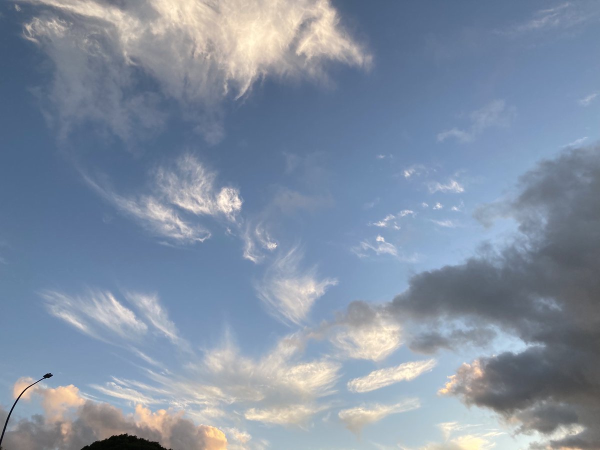 perthovalman's tweet photo. @ManjitK6987 @weather_wa @coffeevanishere @BunburyWeather @JayStill4 @drstip @baxlex @AvisM @paulmp @speedbird020 @Sparrow_65 @ImTheOnlyAstro @MJG_1990 @Barnsy_Lisa @2017Ferret @ParmeliaWeather #perth #sunset #cloudformations https://t.co/3vGz1v9e7p