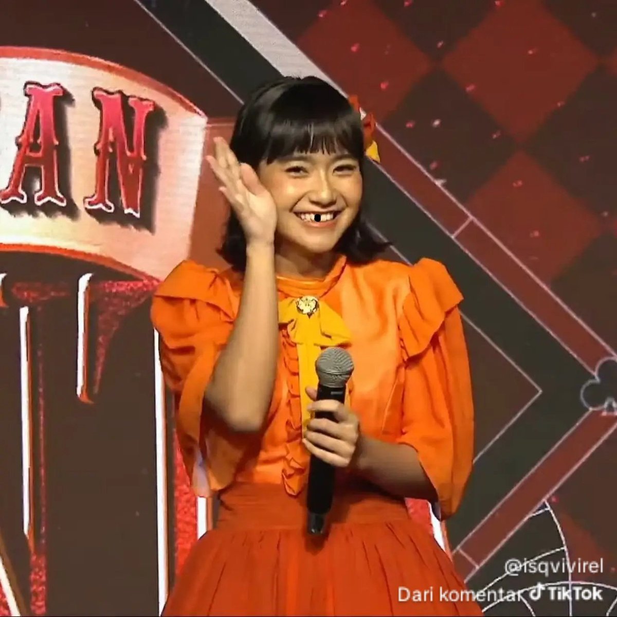 anakelon313 tweet media