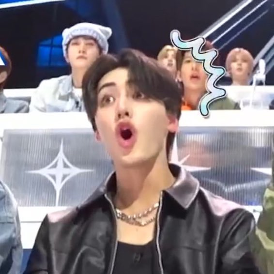 ⋆𝄞⋆ tweet media