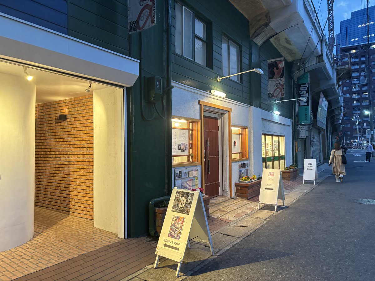 教えていただいたイロリムラさんへも行ってきた！こういう空間が生活の中にあるの、とても羨ましいなと思う