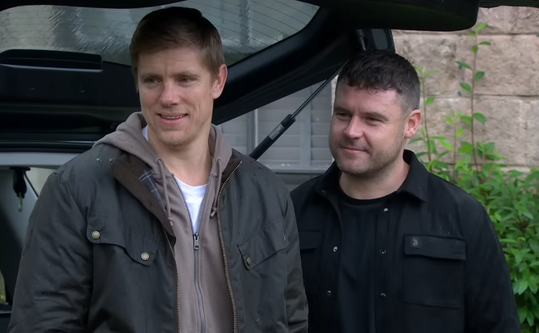 sh3oz__'s tweet image. #robron height difference appreciation post bc LOOK AT THEM