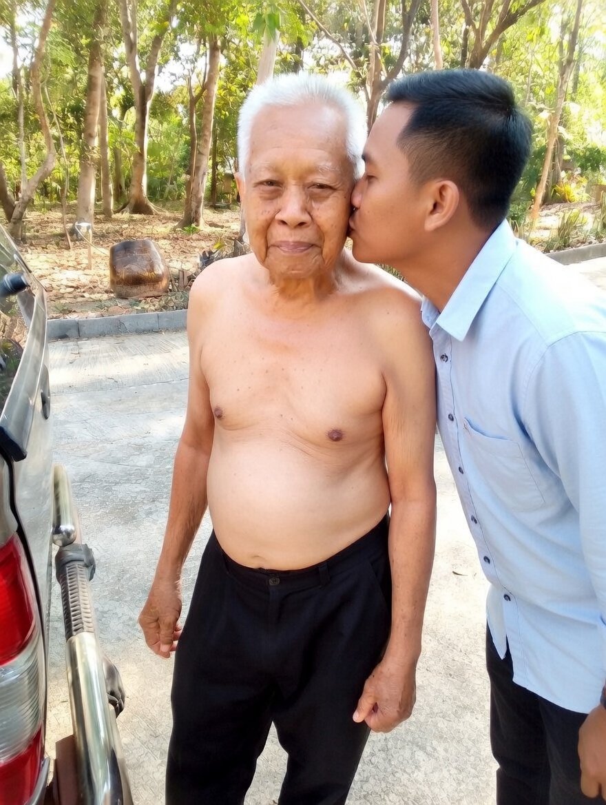 ความลับของ สว. tweet media