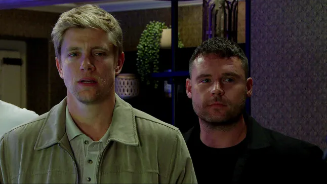sh3oz__'s tweet image. #robron height difference appreciation post bc LOOK AT THEM