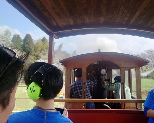 U太君にも再会。
なんと汽車好きの後継者？もできたようで「自分が小さかった時のようだ」と。
みんなで乗車しました。