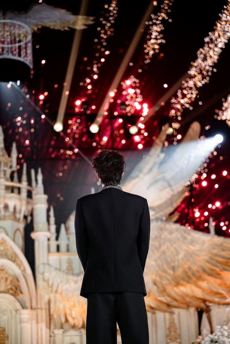 Lets stick to the flower path, TianTian 💐🌸💮🏵🌹🥀🌺🌻🌼🌷⚘️

#TianXuning