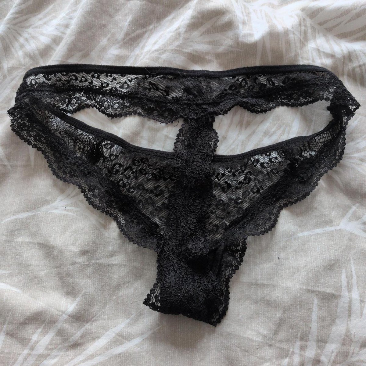 Julieunder1998 tweet media