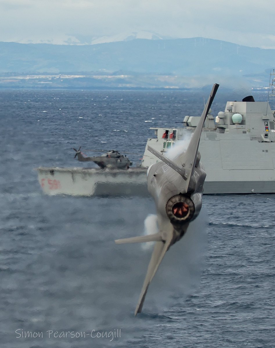 Roberto_yeager's tweet image. La leche que #FOTON!
Un #Lockheed F-35B #Lightning II de la #MarinaMilitare durante el ejercicio #NeptuneStike26 #F35B