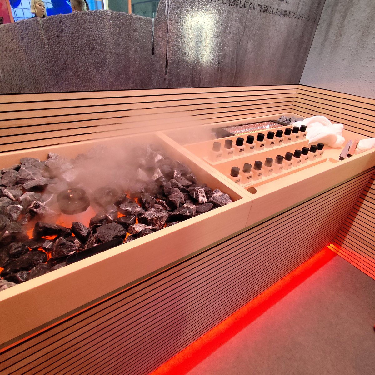 あやたか tweet media