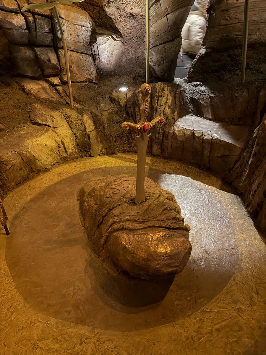 Larson Loopers tweet media