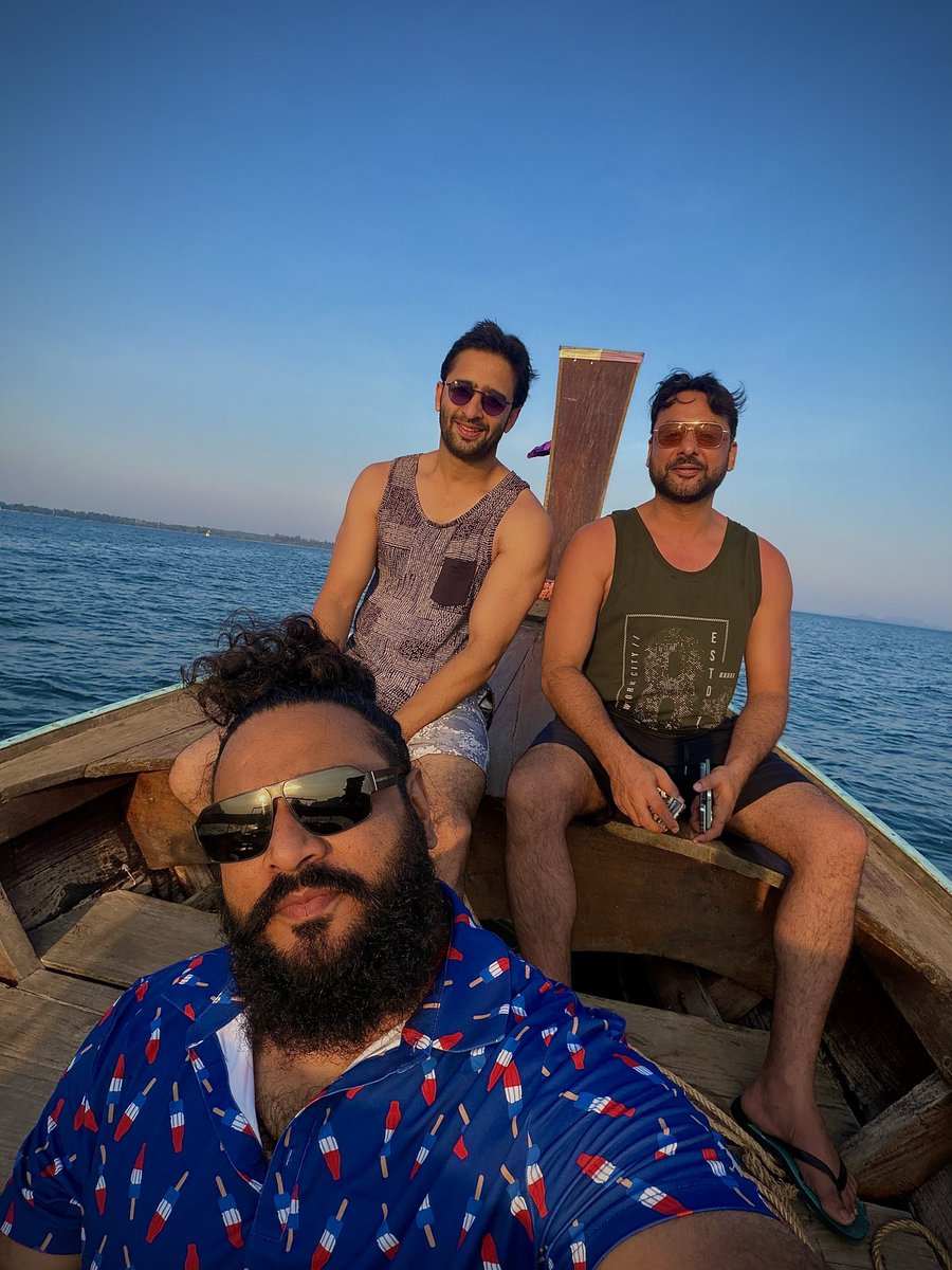 Thesauravgurjar's tweet image. There’s no one in the world that knows you better than you know yourself 🙏

#loveyourself #travling #brothers