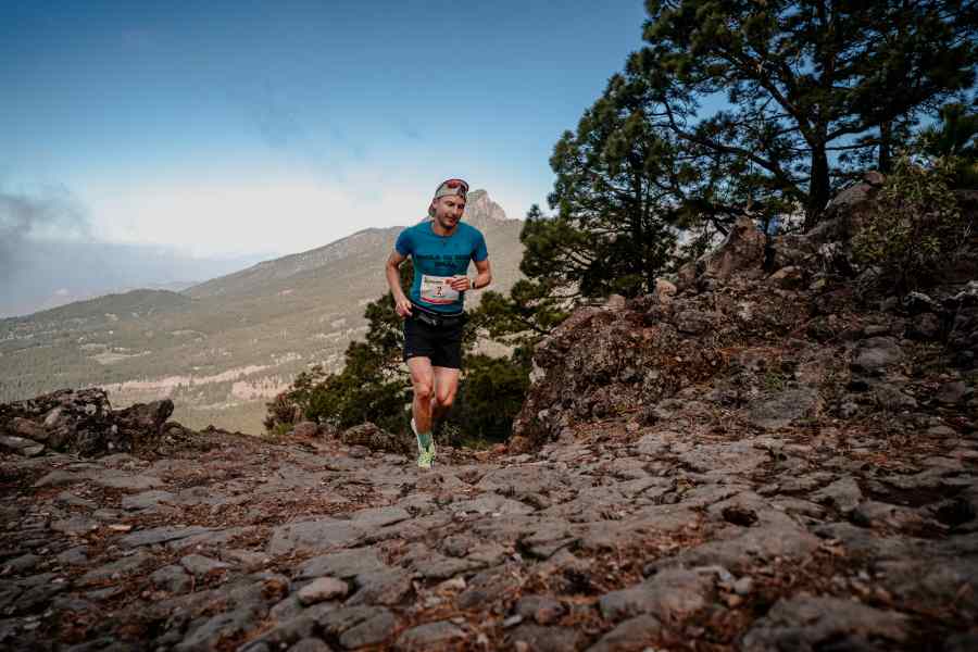 elapuron's tweet photo. Lucien Epiney y Azara García de los Salmones conquistan el cielo de El Paso
https://t.co/BZpXXGAfiL
#reventon #lucienepiney #azaragarcia #elpaso #LaPalma #trailrunning https://t.co/ESU2TRwSET