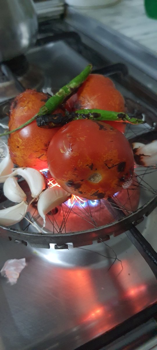RushinaMG's tweet photo. Yesterday was a day defined by enuii. By dinnertime I'd reached a point where only using my hands to create something - cooking usually, would rescue me. Ended up smashing out a tomato kuchla inspired by @kishiarora post on how a simple smoky tomato chutney can enliven a meal. 😋 https://t.co/tsyVfn8qEA