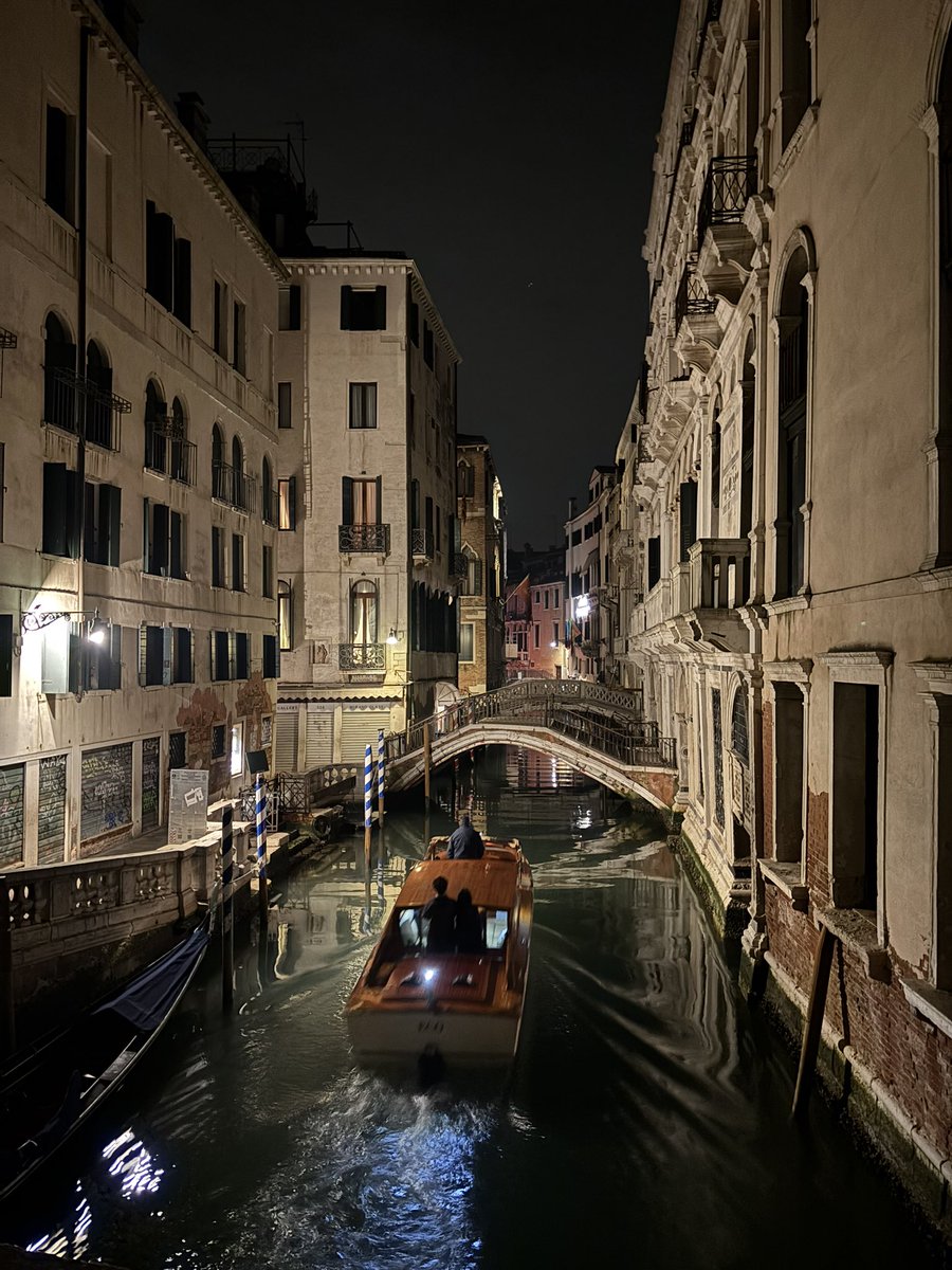 katatemaradio's tweet photo. 第4回放送はイタリア旅行🇮🇹 〜ヴェネツィア編〜🚢
旅程は…

「16:30に駅のバス停集合」のみ。

フリーな1日をどのように過ごしたのか…⭐️

Spotify、Apple Podcastで無料でお聞きいただけます♪

https://t.co/eIoLtQh8Rj https://t.co/pdAIGGBGa9