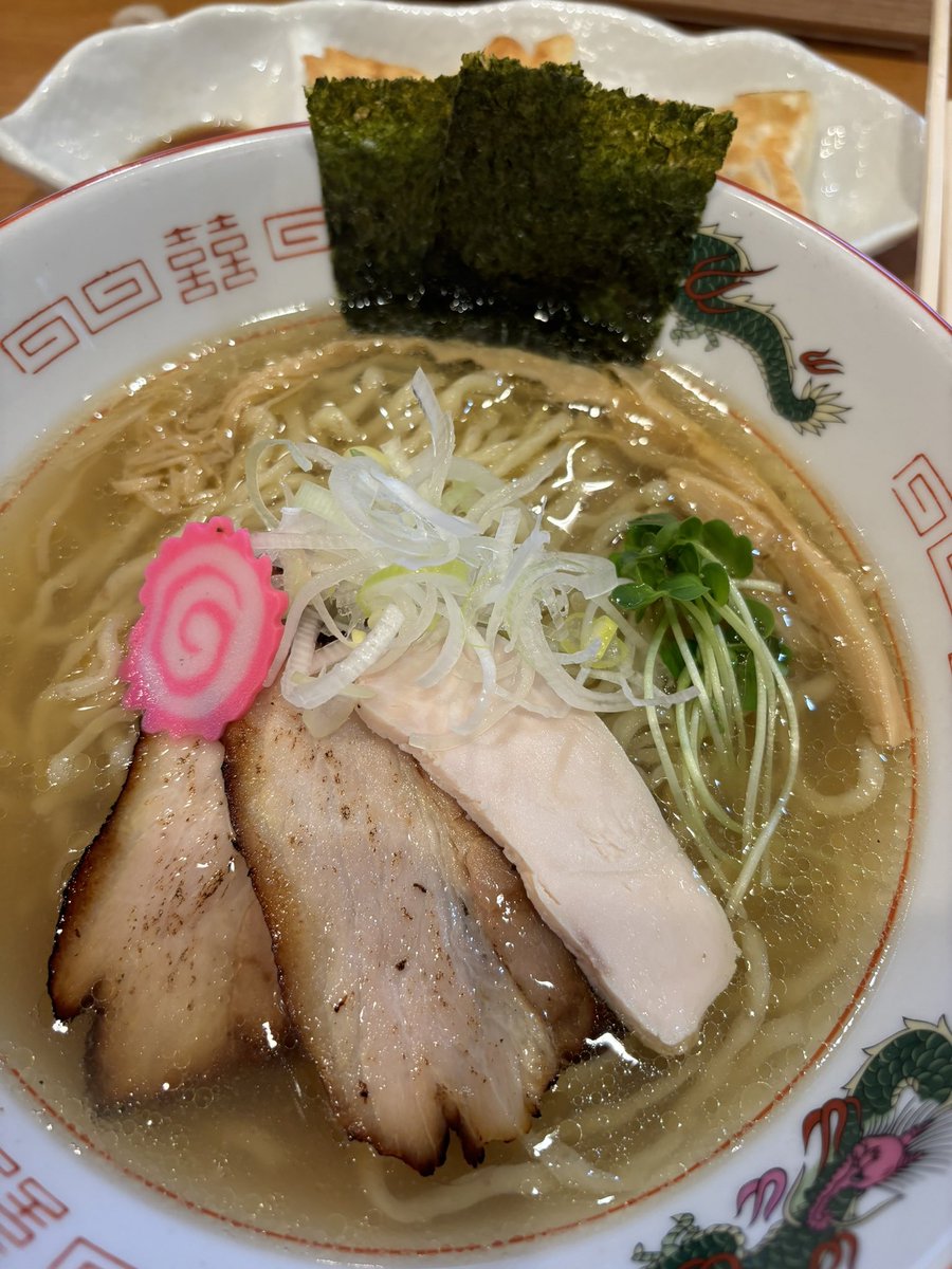 0726aya's tweet photo. 3/22
#麺屋シロサキ
リニューアル前に🤤
やっぱり最高！
4月からは土曜の夜にしか来れやんけど
リニューアル後も楽しみ😚 https://t.co/ro1RWiLG2F