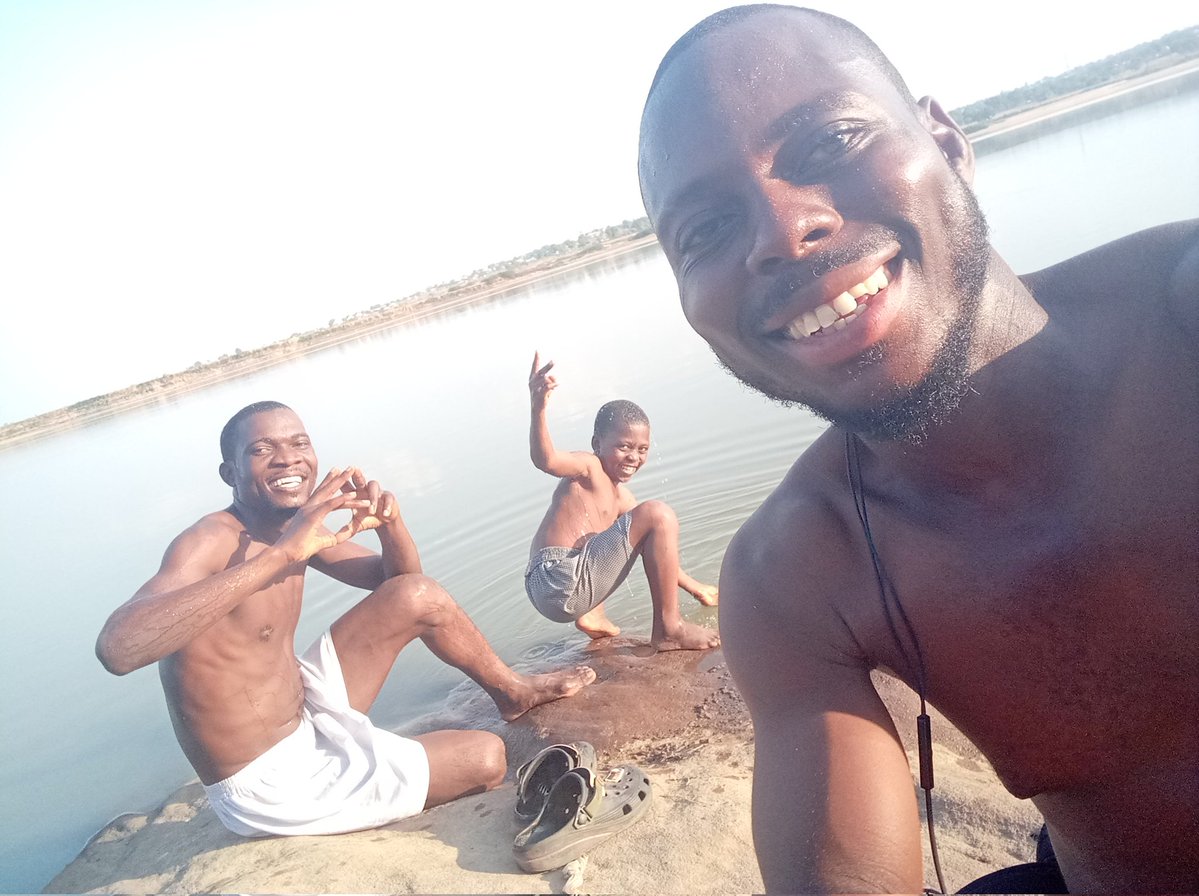 astee447 tweet media