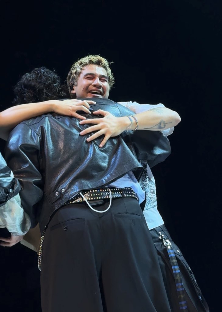 sally |✨ tweet media