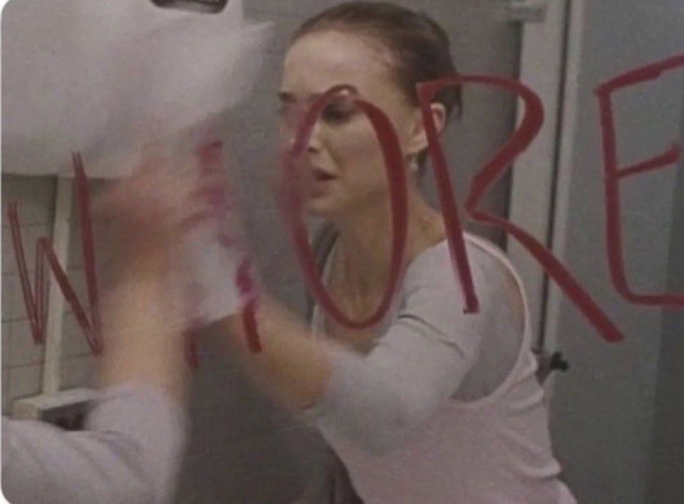 léa 😈 tweet media