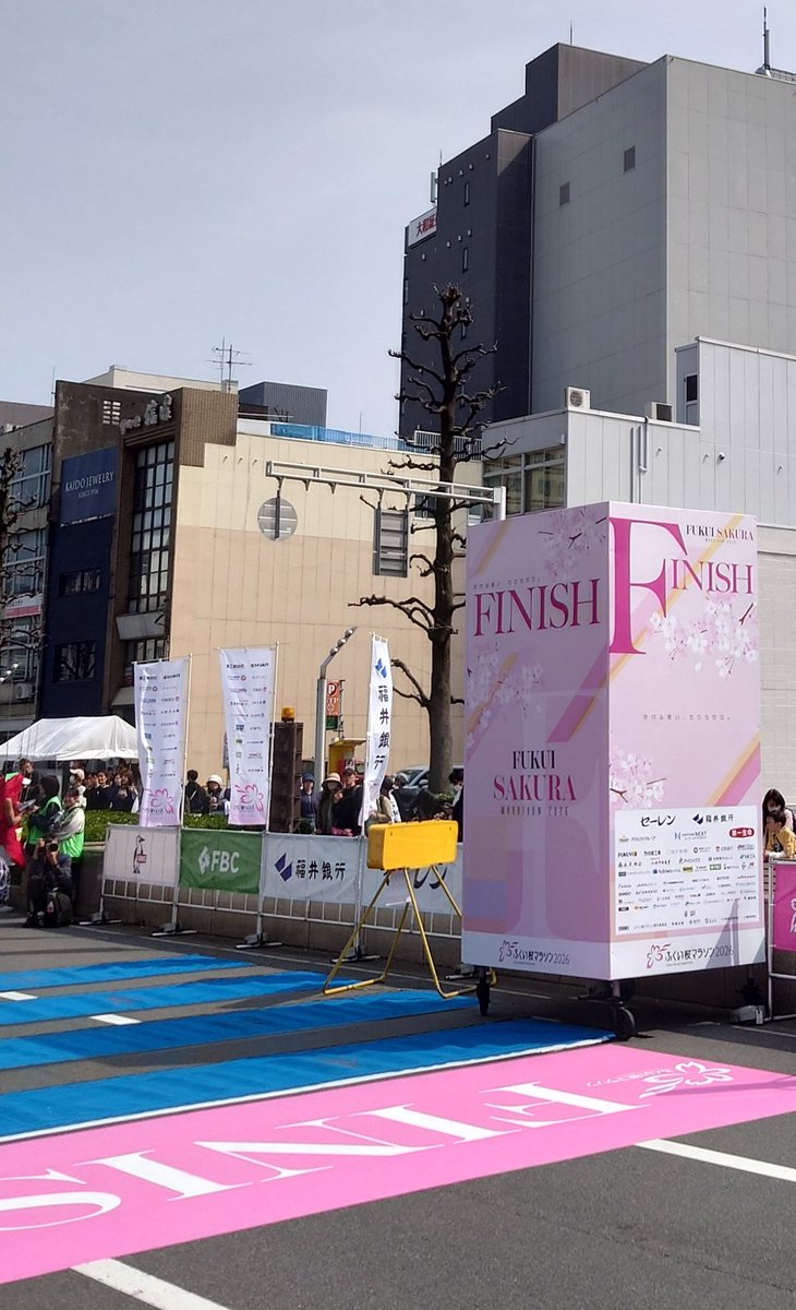 Motoyan378's tweet photo. ふくい桜マラソン2026完走!!

今年は暑くてバテたのか後半は足が前に出���くて辛かったけど絶え間なく続く応援とほんの少し咲いてる桜を見て元気を貰いサブ4達成できました💪

楽しみのエイドはいくつか見逃したみたいなので来年リベンジ🤔

沿道からのエール、大会運営の皆様ありがとうございました🙇 https://t.co/NVB5L7X1wU